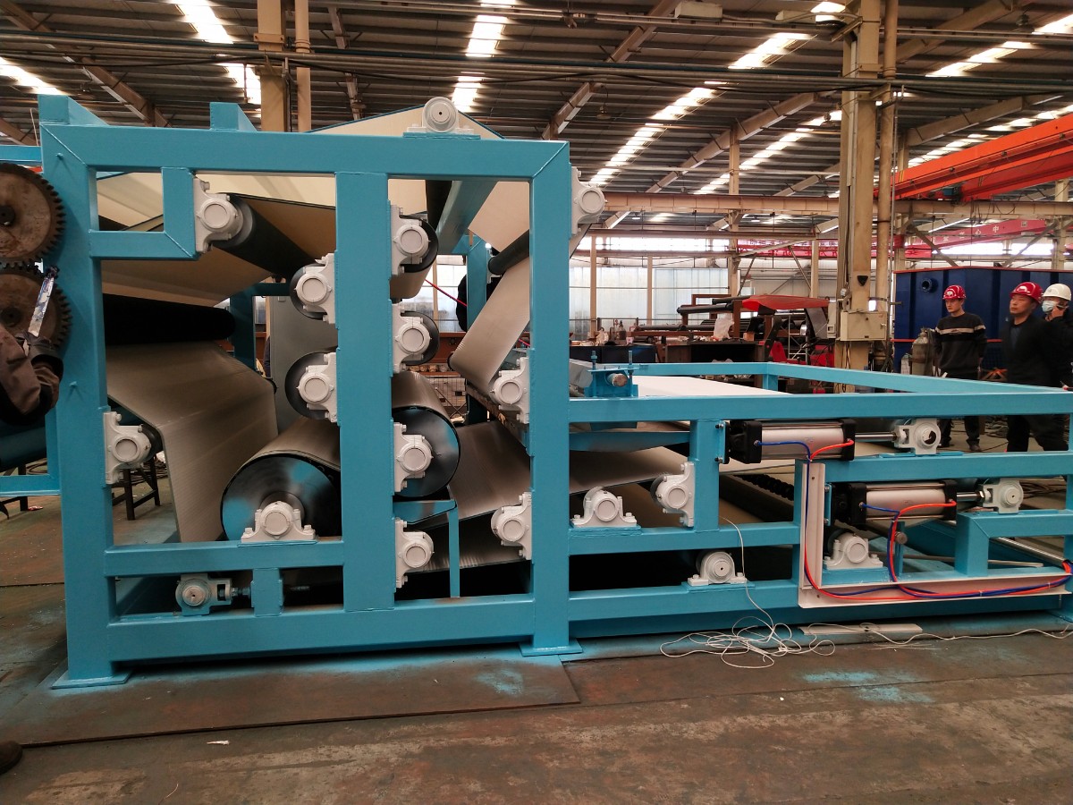 浅蓝色带机 (2).jpg