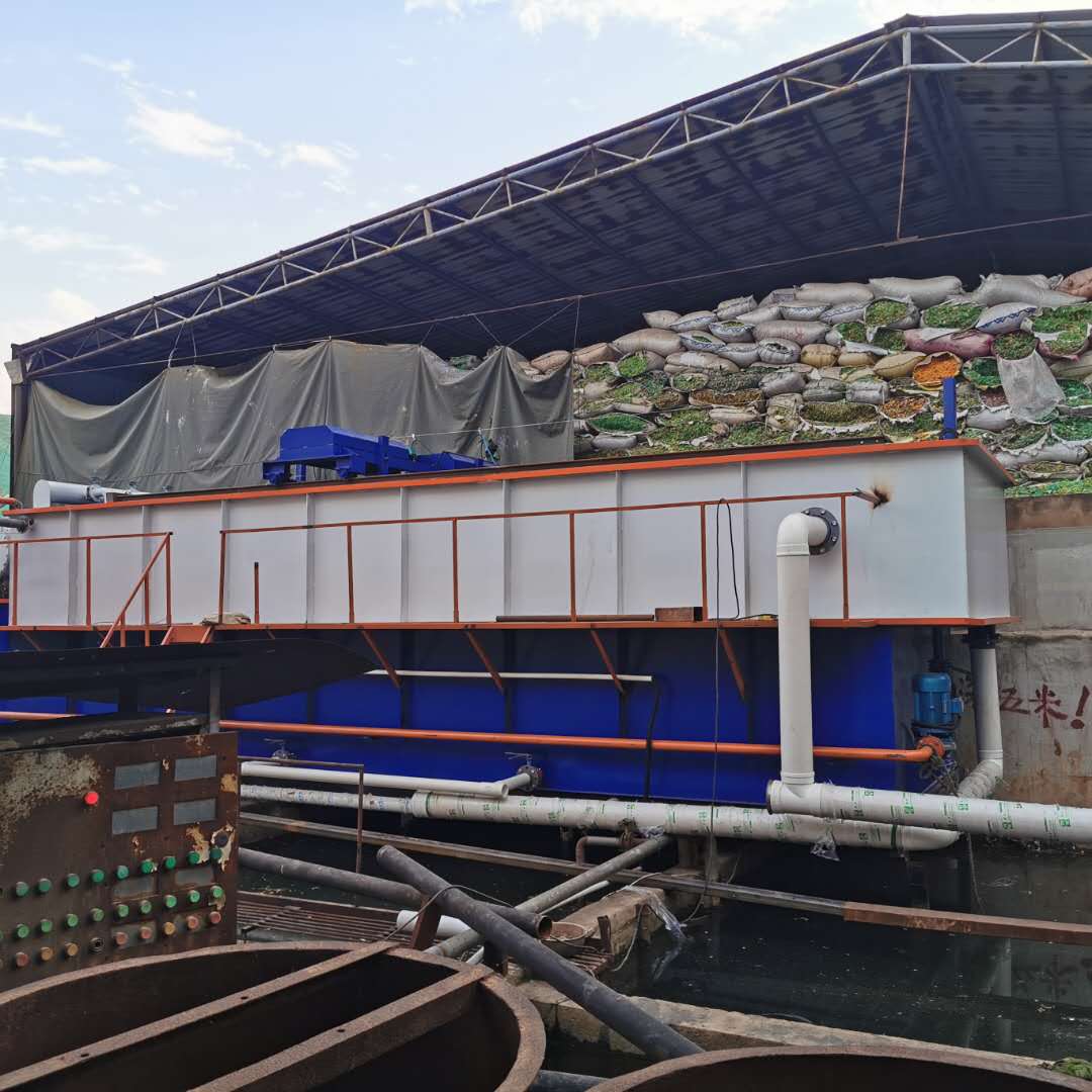 蓝白色气浮机现场  (1).jpg